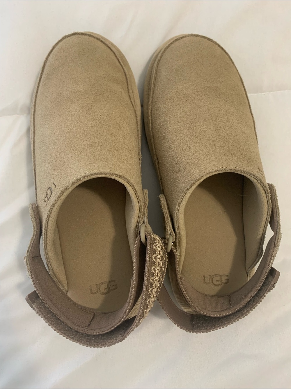 New without tags UGG slides womens size 4